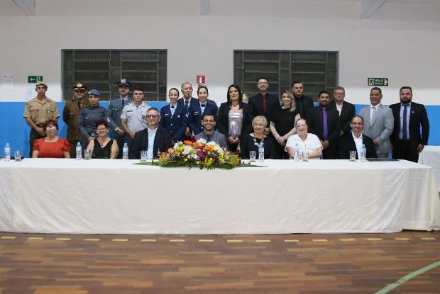 CÂMARA DE PIQUETE REALIZA SESSÃO SOLENE EM COMEMORAÇÃO AO DIA DO MILITAR