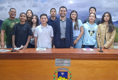 ESTUDANTES ELEITOS COMO VEREADORES MIRINS VISITAM A CÂMARA MUNICIPAL DE PIQUETE